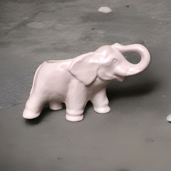 Vintage Brush McCoy Pottery White Elephant Planter #3054 - Picture 1 of 12